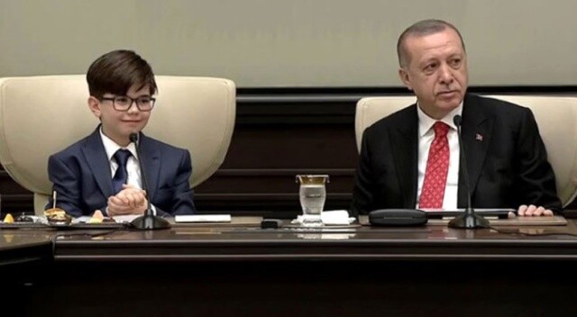 Erdoğan&#039;ın koltuğuna 12 yaşındaki Fatih oturdu