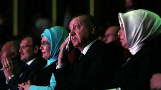 Erdoğan, Roman Buluşması&#039;nda gözyaşlarını tutamadı