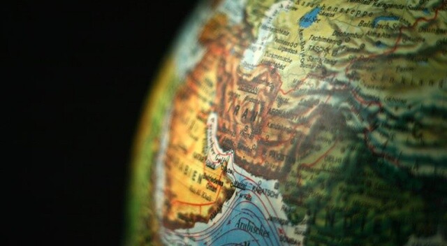 İranlı uzmanlardan ülkelerinin Suriye politikasına eleştiri