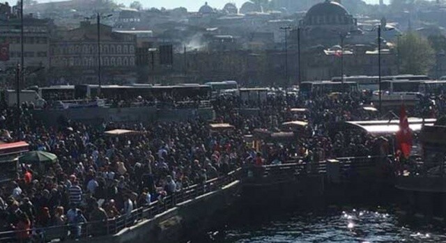 İstanbul&#039;da balık-ekmeğe akın ettiler