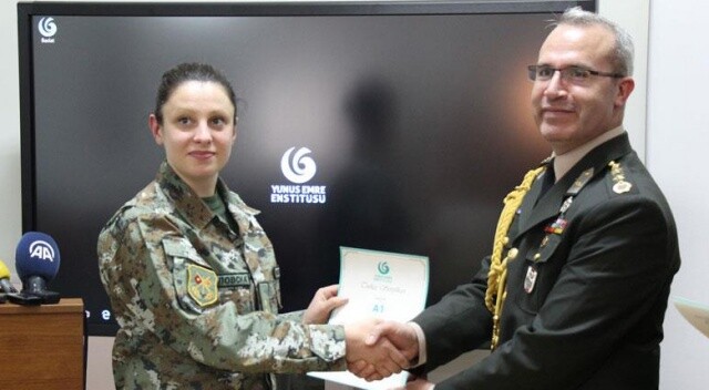 Makedonyalı askerî personele Türkçe sertifika