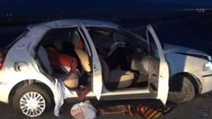 Otomobil takla attı: 1&#039;i bebek 2 kişi öldü, 5 yaralı
