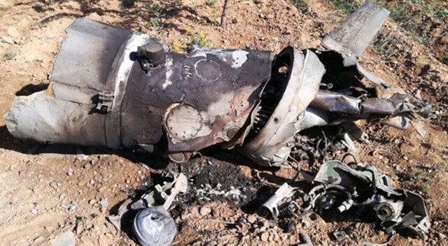Savaş uçağının yakıt tankı boş araziye düştü