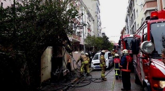 Sefaköy&#039;de gecekonduda yangın: 1 kişi öldü