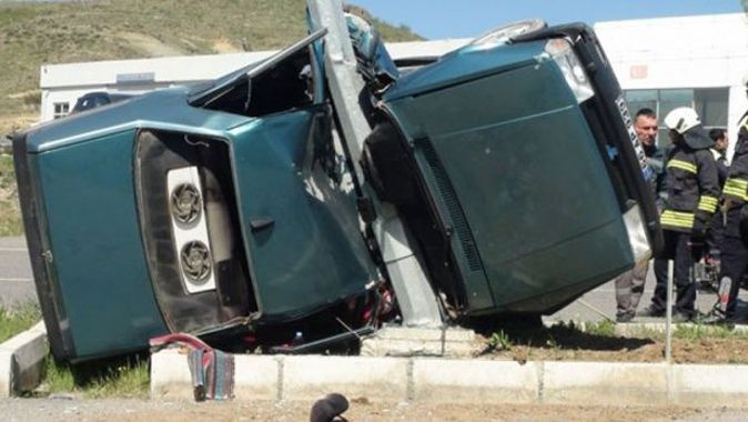 Yozgat&#039;ta feci kaza! Pert olan arabada 2 kişi öldü