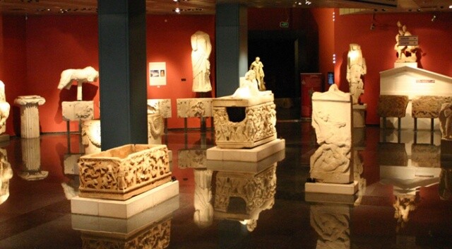 Antalya Müzesi&#039;ne ziyaretçi akını