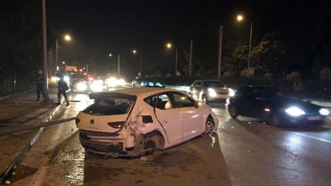 Bursa&#039;da otomobiller çarpıştı: 4 yaralı