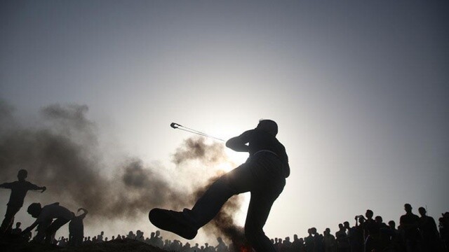 Gazze&#039;deki gösterilerde yaralanan bir Filistinli daha şehit oldu