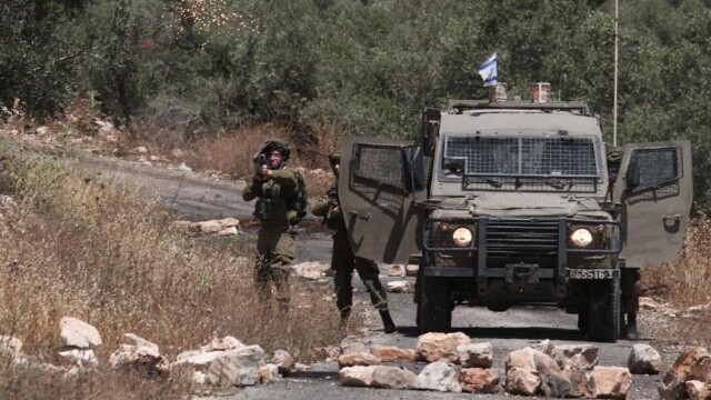 İsrail, Batı Şeria&#039;da 17 Filistinliyi gözaltına aldı