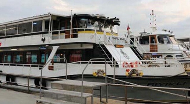 İstanbul&#039;da korku dolu anlar! İskeleye yanaşan tekne...