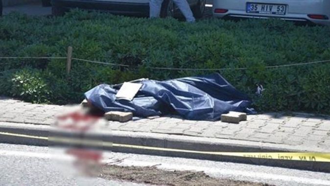 İzmir&#039;de kan davası: Yol ortasında bıçakladı
