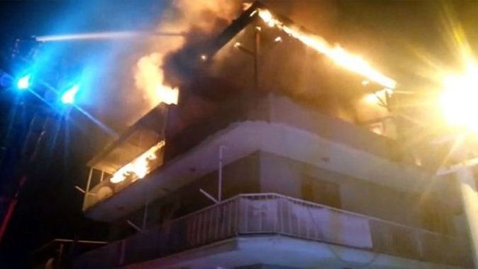 Kadıköy&#039;de, 11 katlı apartmanda yangın
