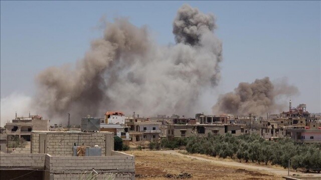 Esad güçleri, Dera iline şiddetli saldırılar düzenliyor