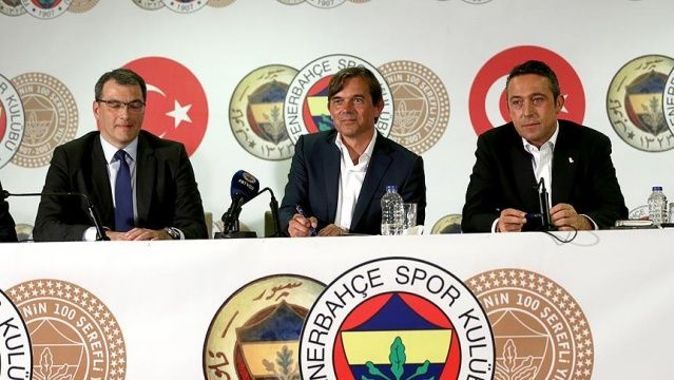 Fenerbahçe, Cocu için imza töreni düzenledi