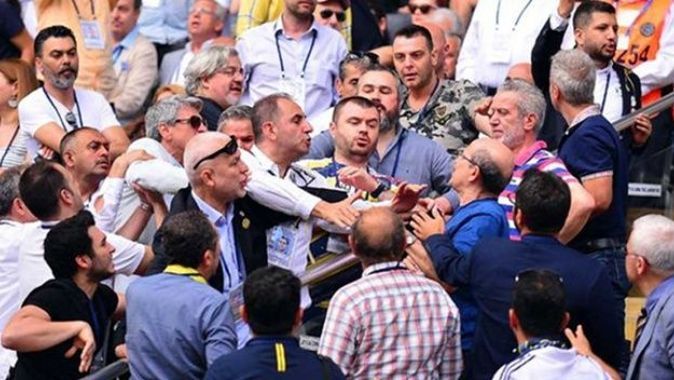 Fenerbahçe kongresinde büyük kavga
