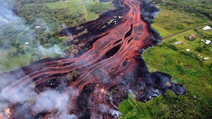 Hawaii&#039;de lavlar 87 evi kül etti