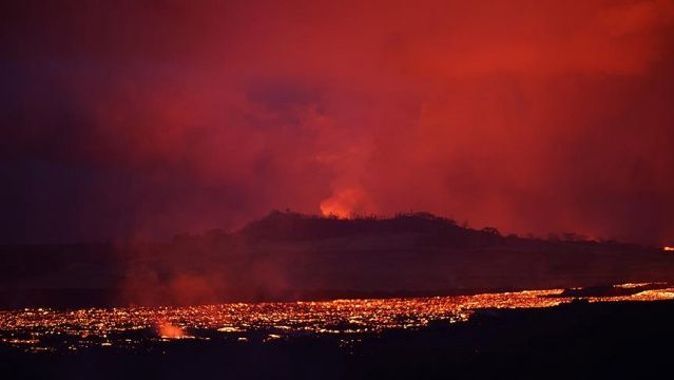 Hawaii&#039;de yanardağı izlemek isteyenlere gözaltı