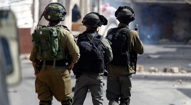 İsrail askerleri 13 Filistinliyi gözaltına aldı