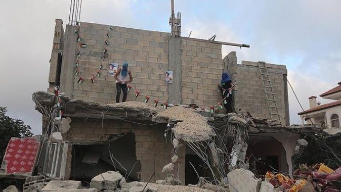 İsrail, gözaltındaki Filistinlinin evinin duvarlarını yıktı