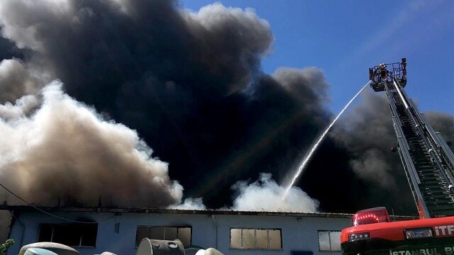 İstanbul&#039;da fabrika yangını