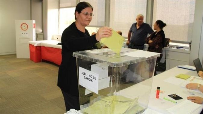 İsviçre&#039;deki Türkler oy kullanmaya başladı