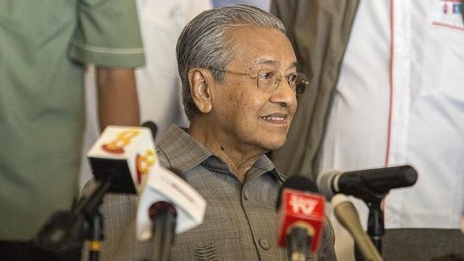 Malezya Başbakanı Mahathir&#039;den Necip Rezak açıklaması