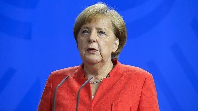 Merkel&#039;den &#039;İran&#039;ın saldırgan eğilimlerine&#039; karşı tedbir çağrısı