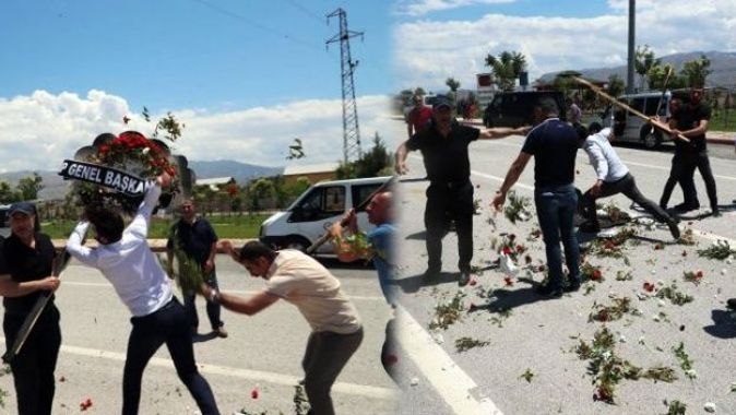 Şehit cenazesinde Kılıçdaroğlu&#039;nun çelengi parçalandı