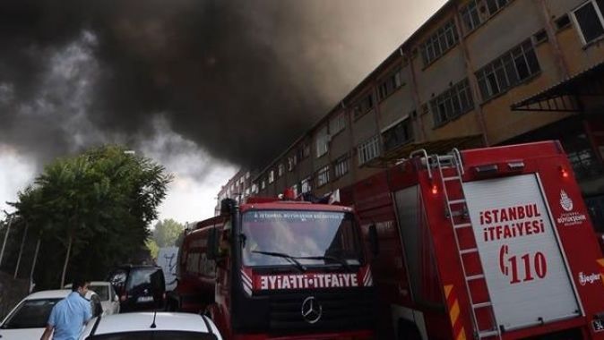 Son dakika | İstanbul Davutpaşa&#039;da iplik fabrikası yanıyor