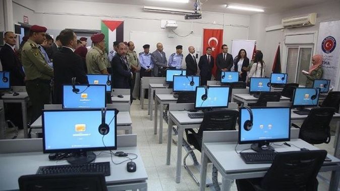 TİKA&#039;dan Filistin Askerî Eğitim Merkezine yabancı dil laboratuvarı