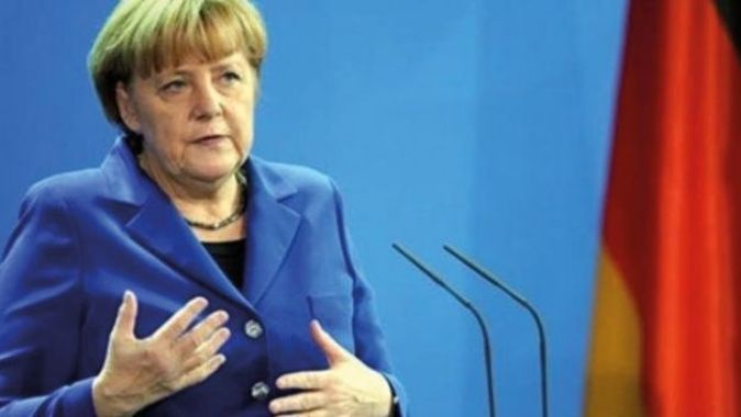 Merkel: Bu, Almanya tarihinde kara bir lekedir