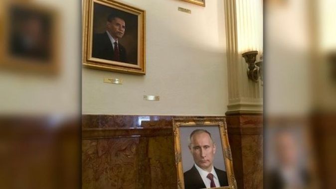 ABD&#039;de hükûmet binasında Trump&#039;ın yerine Putin portresi