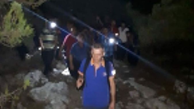 Adana&#039;da kayalıklardan düşen şahıs kurtarıldı