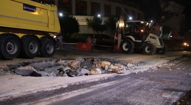 Dolmabahçe&#039;de çöken yol onarılıp trafiğe açıldı