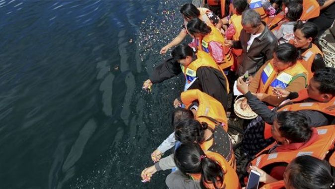 Endonezya&#039;daki feribot kazasında ölü sayısı yükseliyor