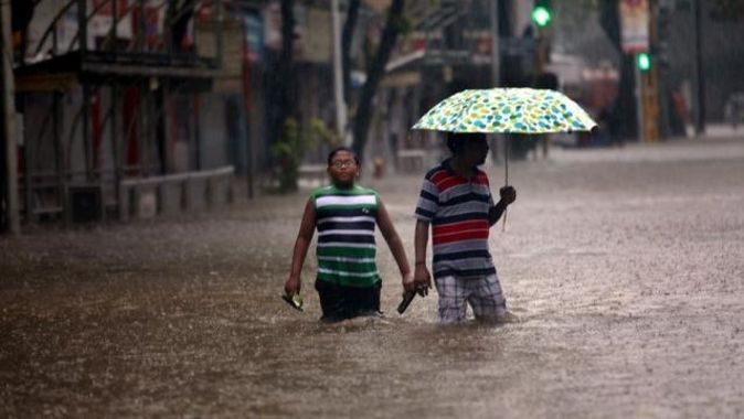 Hindistan&#039;daki yağışlarda hayatını kaybedenlerin sayısı 64&#039;e yükseldi