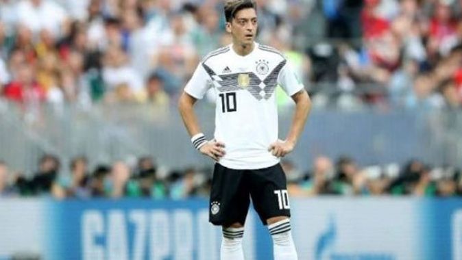 Mesut Özil&#039;in ardından Almanya&#039;da istifa baskısı