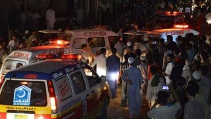 Pakistan&#039;da canlı bombalı saldırı