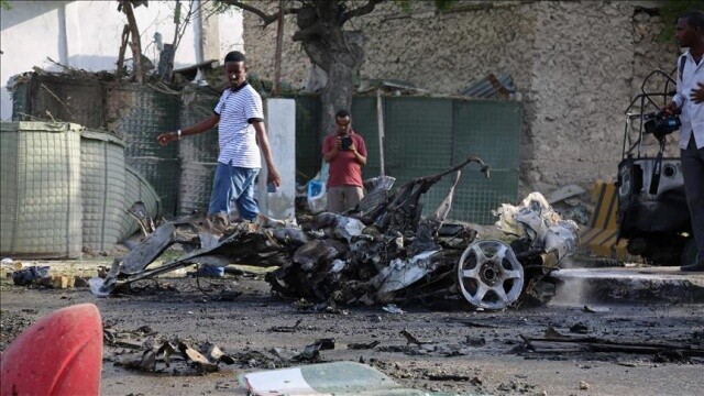 Somali&#039;de bakanlığa bomba yüklü araçla saldırı