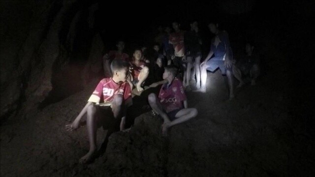 Tayland&#039;da mağarada mahsur kalan çocuklar için kritik saatler
