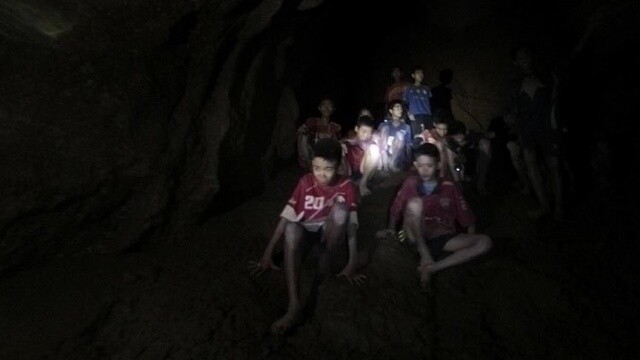 Tayland&#039;da mağarada mahsur kalan çocukları kurtarma operasyonu başladı