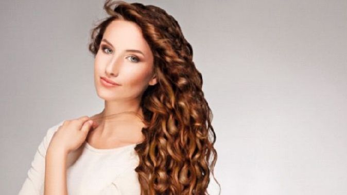 Türk kadını koyu ve dalgalı saçı tercih ediyor