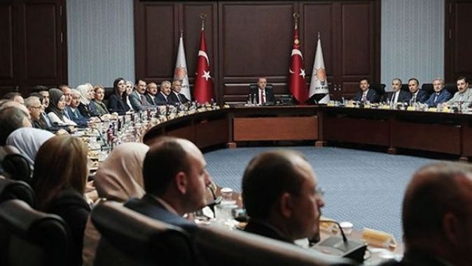 AK Parti Sözcüsü Ömer Çelik, MKYK toplantısında belirlenen MYK listesini açıkladı
