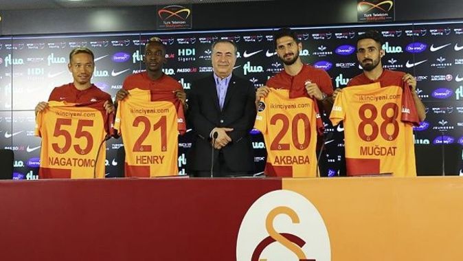Galatasaray&#039;da toplu imza töreni