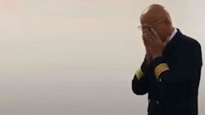 Havaalanı mescidinde Müslüman olan İtalyan pilot gözyaşlarına boğuldu