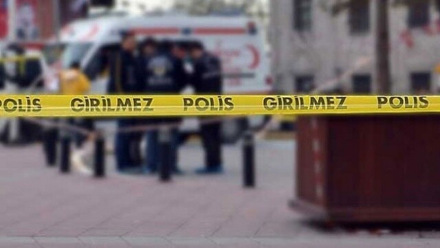 İzmir&#039;de korkunç ölüm! Banyoda boğazı kesilmiş halde bulundu