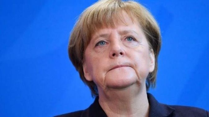 Merkel&#039;den büyük gaf!