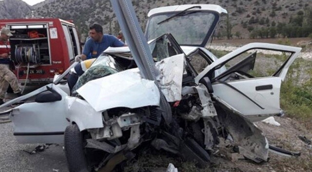 Tokat&#039;ta otomobil korkuluklara çarptı: 2 ölü, 4 yaralı