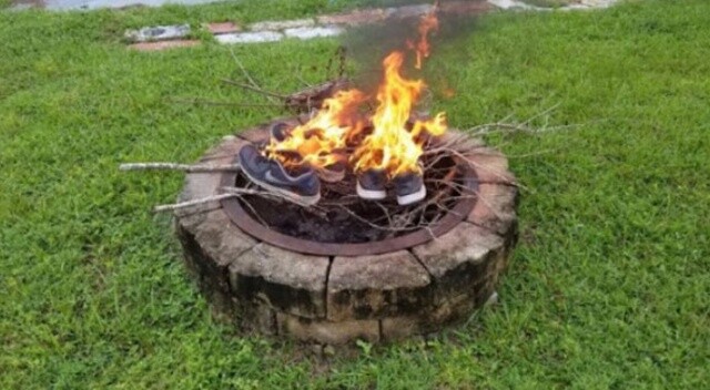 ABD&#039;de Nike isyanı! Ayakkabıları yakıyorlar