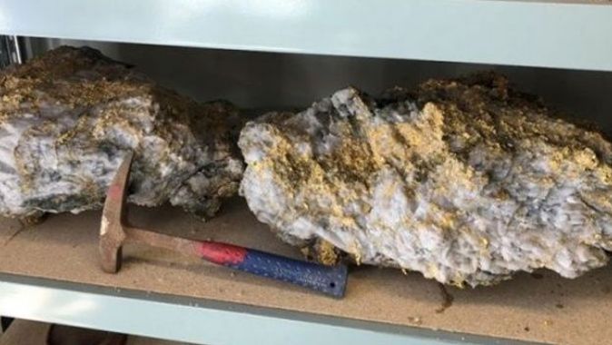 Avustralya’da altınla kaplı kaya bulundu